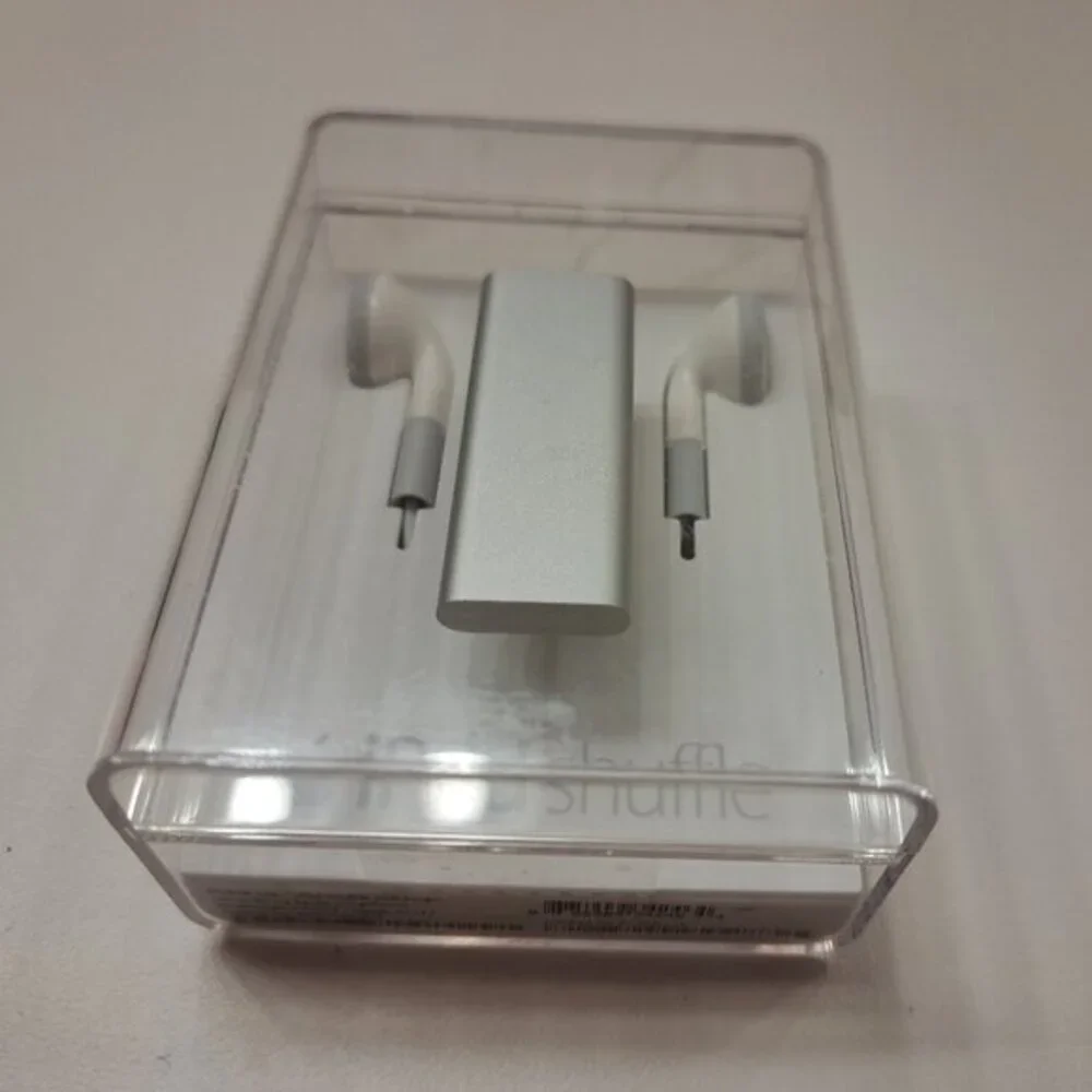 1X Apple IPod Shuffle 3rd Generation Silver 2gb New Opened Box